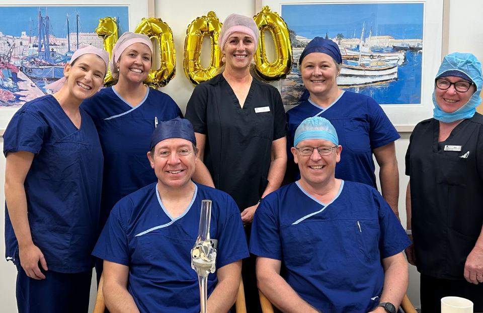 Armidale Private Hospital doc celebrates 1,000 new knees